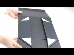 Gebrauchsgemachte, gefaltete Geschenkbox