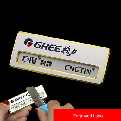 Ein guter Preis. Benutzerdefinierte Gravierungen Namen Tags Magnetisch mit Logo Farbfüllung Wiederverwendbare Metall-Namen-Abzeichen Online