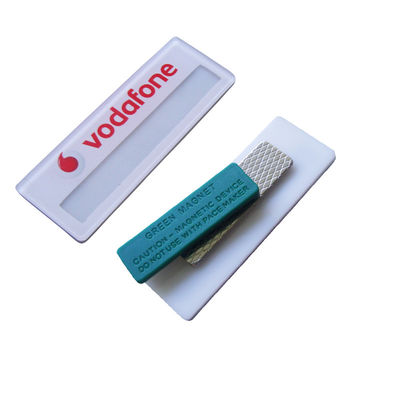 Ein guter Preis. Benutzerdefinierte Acryl-Namenmarken Magnetische Mitarbeiter-Namen-Tags mit Name-Papier-Fenster Online