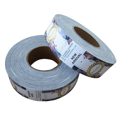 Ein guter Preis. Aufbereitete Papierhangtags des Rollenmaßgefertigten kleidungsstücks mit Grafik-Druckhersteller Online